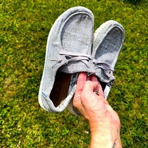Hey dudes size 9 Wendy L linen iron